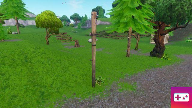 Fortnite: Week 4 Challenge: Destroy chairs, wooden poles and wooden pallets