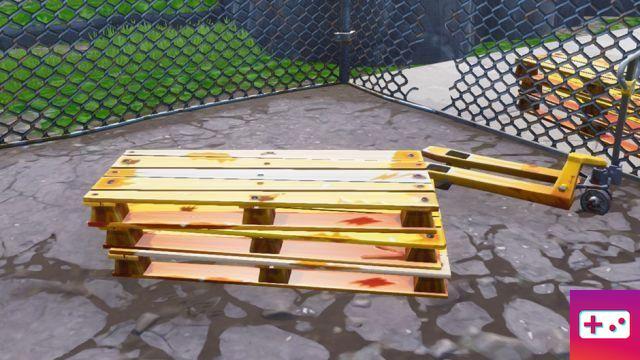 Fortnite: Week 4 Challenge: Destroy chairs, wooden poles and wooden pallets